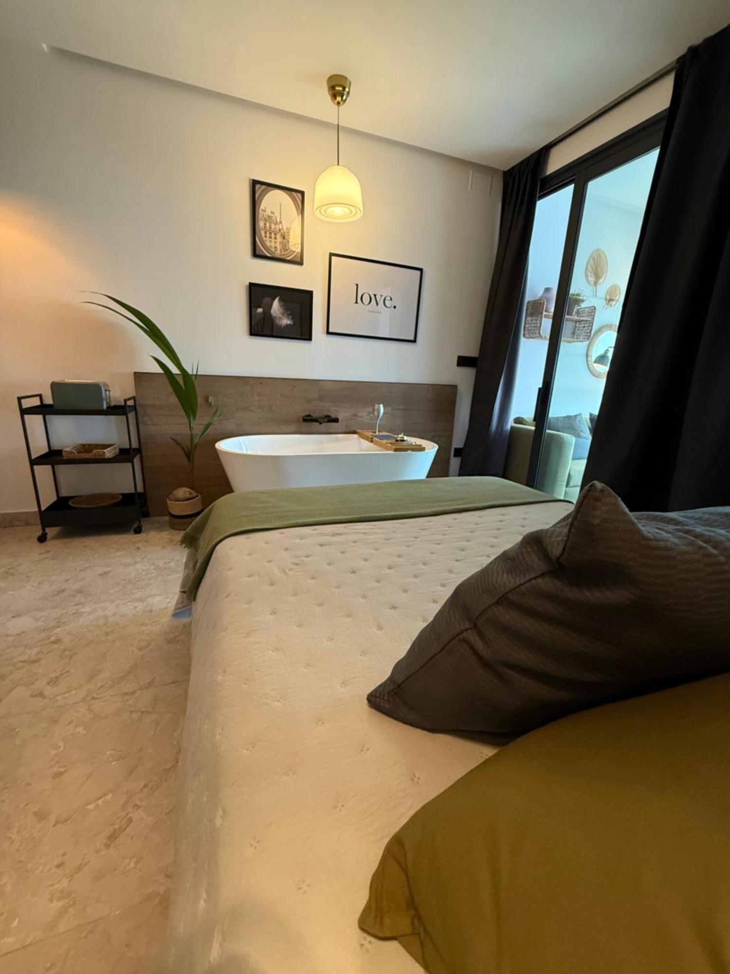 Victoria Loft Bed & Breakfast Castell de Ferro Bagian luar foto