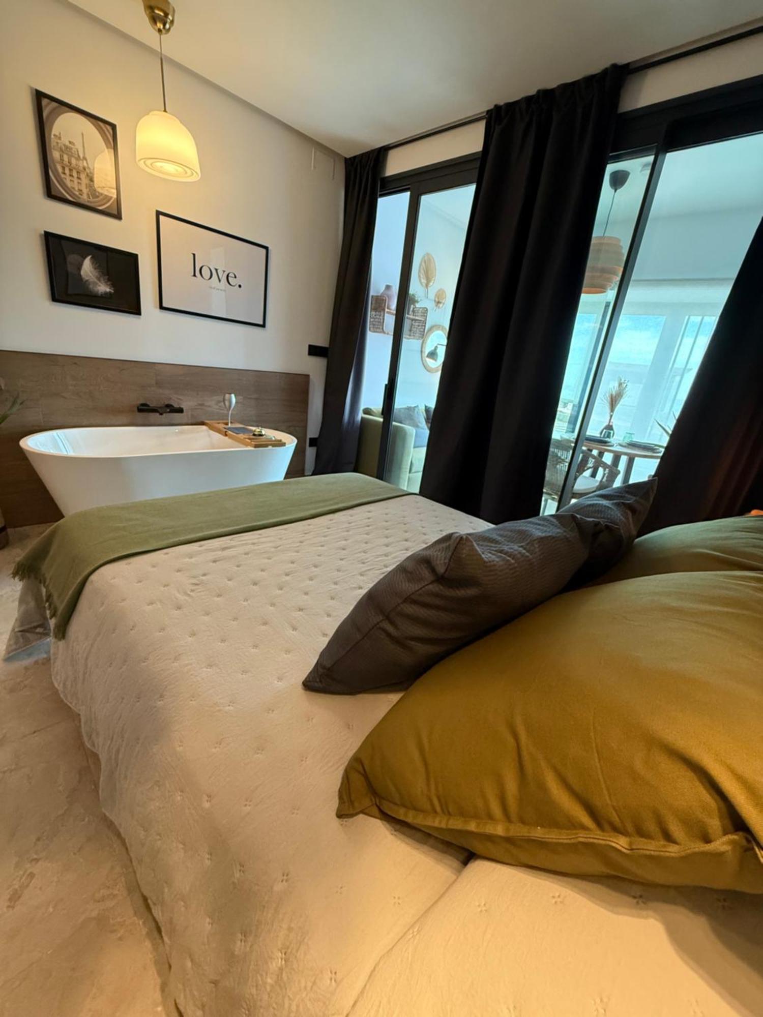 Victoria Loft Bed & Breakfast Castell de Ferro Bagian luar foto