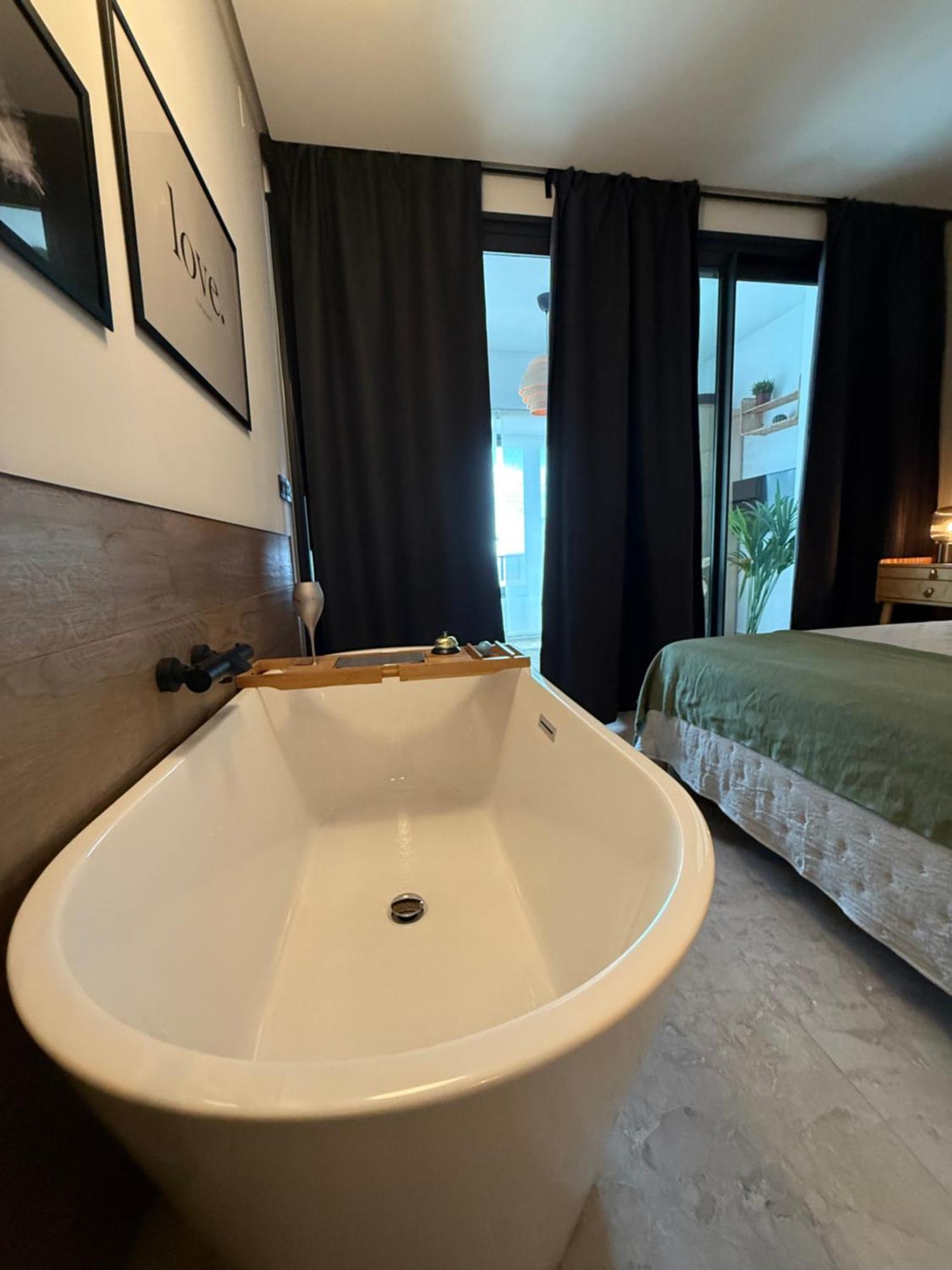 Victoria Loft Bed & Breakfast Castell de Ferro Bagian luar foto